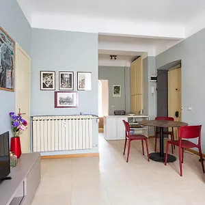Your Nest In - Via Cantoni Italia